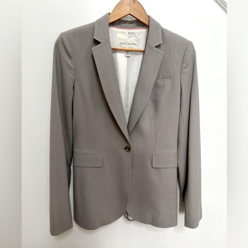 Banana Republic Light Grey Wool Suit Jacket Women’s Size 6 Tall.